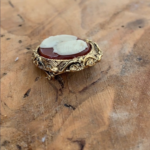 Vintage Mid Century Cameo Brooch Pin - Picture 3 of 4